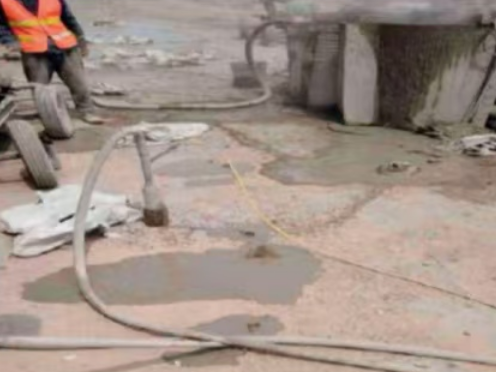 泾川水泥混凝土路面板底注浆技术 路面脱空注浆整治方案