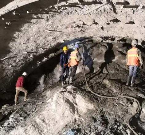 泾川拱顶带模注浆料的施工流程及注意事项